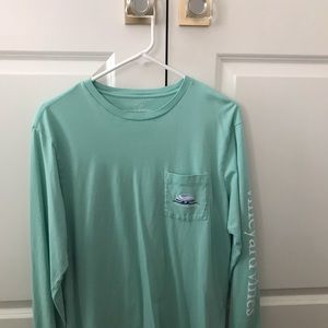 VINEYARD VINES // comfy long sleeved tee w/ pocket